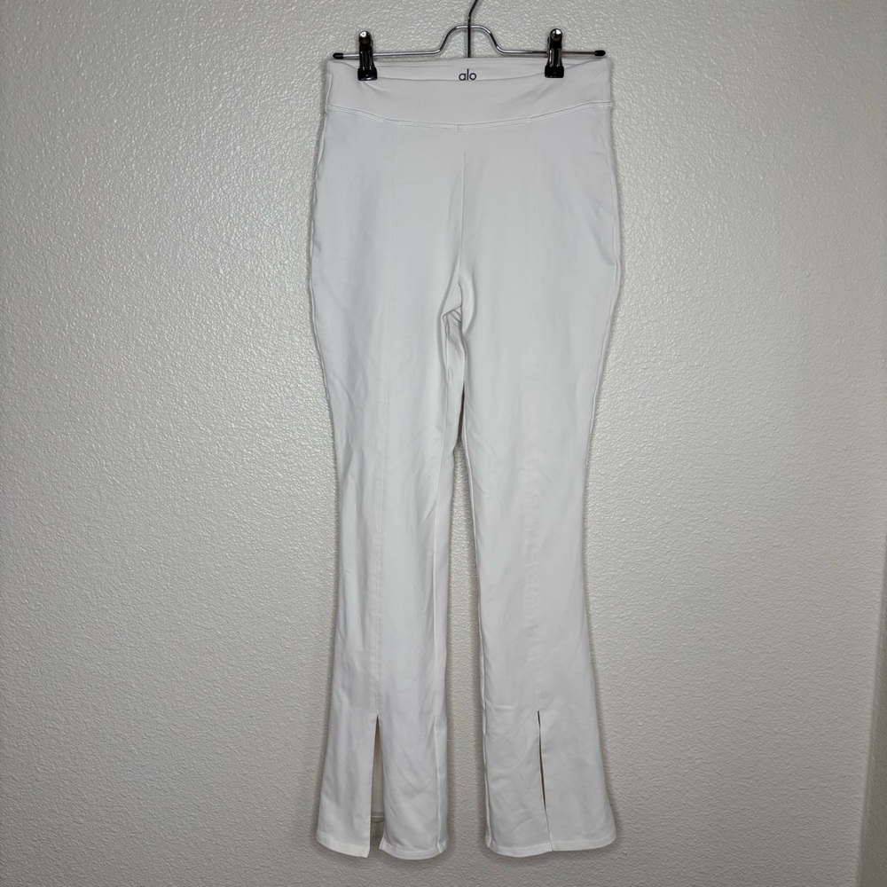 ALO Yoga Cream High-Waist Leggings Split Hem and ALO Tie Dye shopper tote bundle